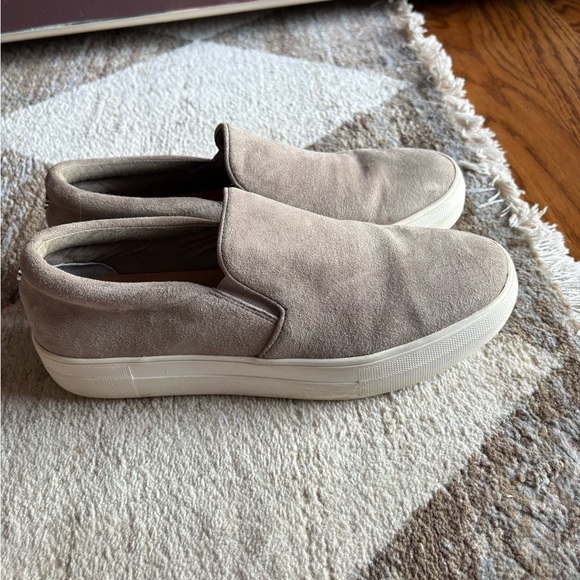 Steve Madden Womens Beige Suede Slip-Ons - Picture 4 of 13